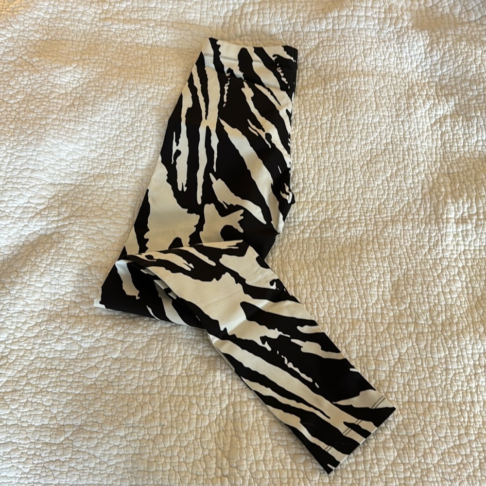 Black and white leggings